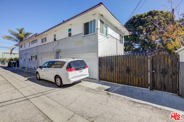 $2,300 | 8976 Cadillac Avenue, Unit 1/2, Los Angeles, CA 90034