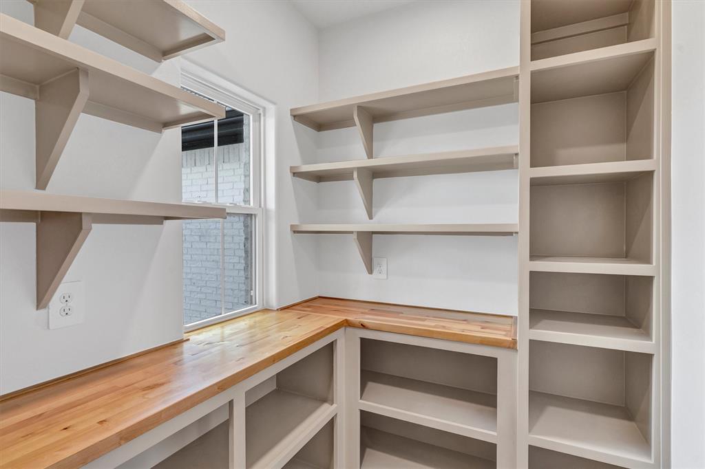 5006 Stover Way Granbury, TX 76049 - Photo 12 of 40