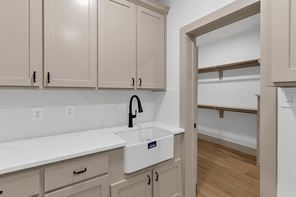 5006 Stover Way Granbury, TX 76049 - Photo 20 of 40 a kitchen with a sink and cabinets