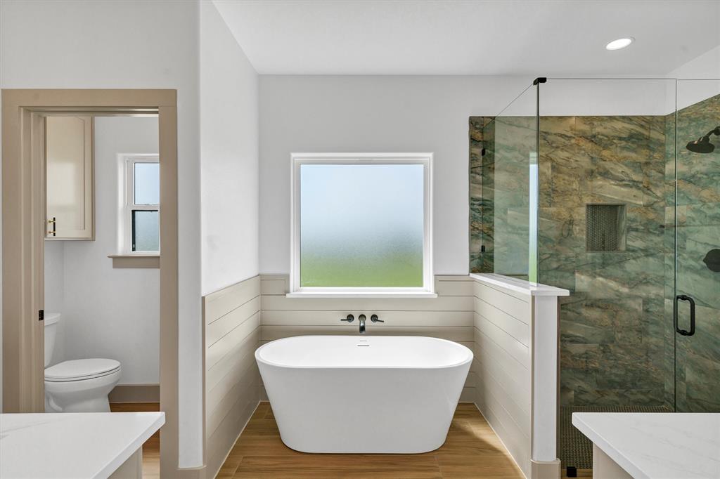 5006 Stover Way Granbury, TX 76049 - Photo 25 of 40 a spacious bathroom with a bathtub and sink