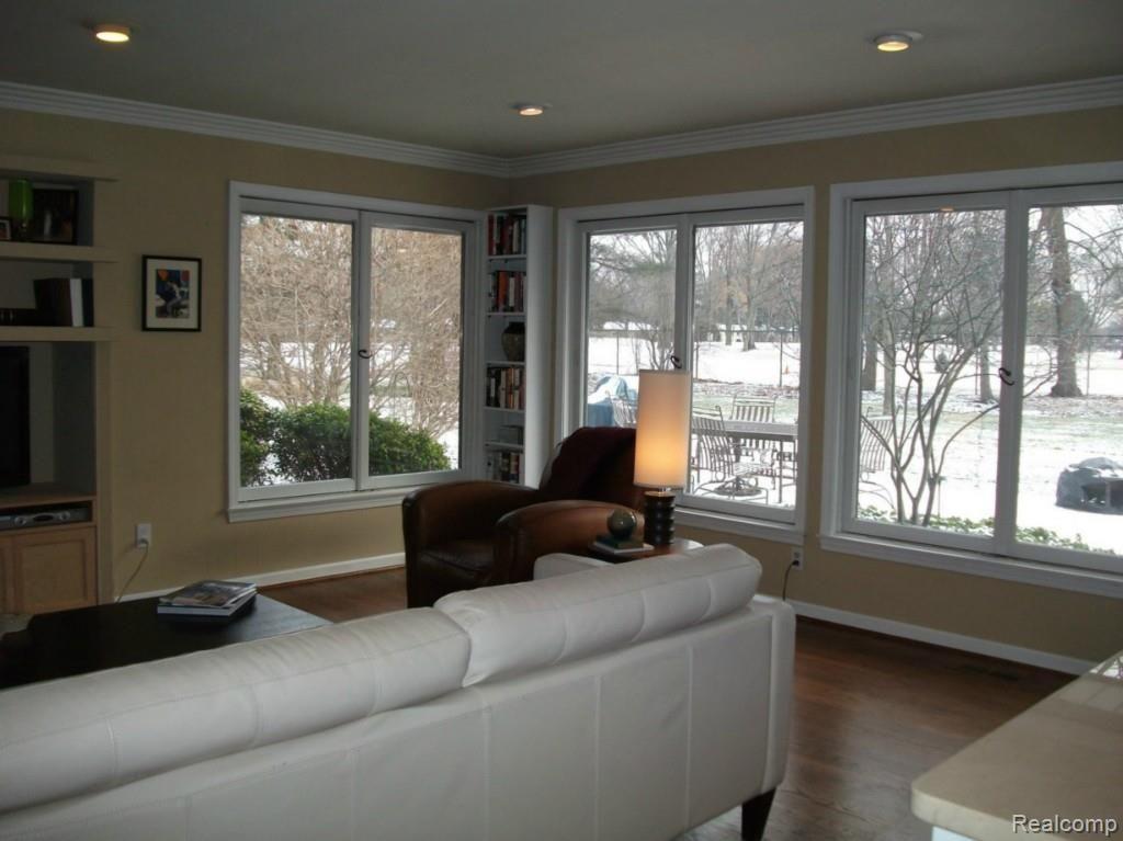 1085 Fox Chase Road Bloomfield Hills, MI 48301 - Photo 11 of 27 Family Room