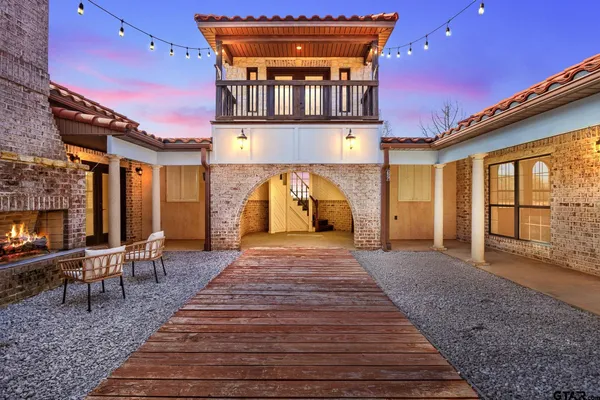 $949,000 | 19275 County Road 3411, Chandler, TX 75758