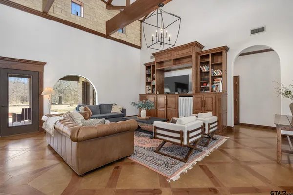 $949,000 | 19275 County Road 3411, Chandler, TX 75758