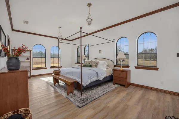 $949,000 | 19275 County Road 3411, Chandler, TX 75758