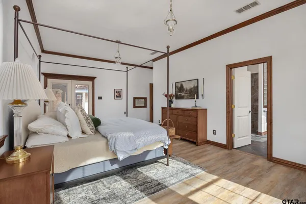 $949,000 | 19275 County Road 3411, Chandler, TX 75758