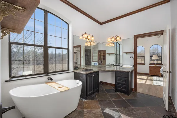 $949,000 | 19275 County Road 3411, Chandler, TX 75758