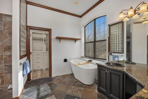 $949,000 | 19275 County Road 3411, Chandler, TX 75758