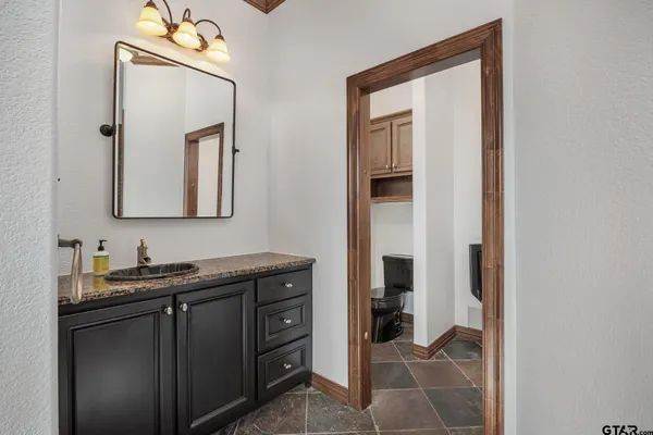 $949,000 | 19275 County Road 3411, Chandler, TX 75758