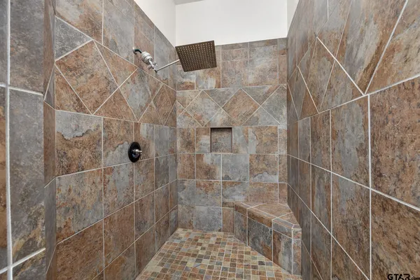 $949,000 | 19275 County Road 3411, Chandler, TX 75758