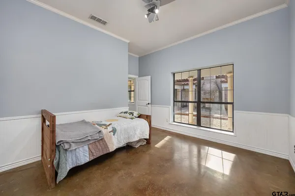 $949,000 | 19275 County Road 3411, Chandler, TX 75758