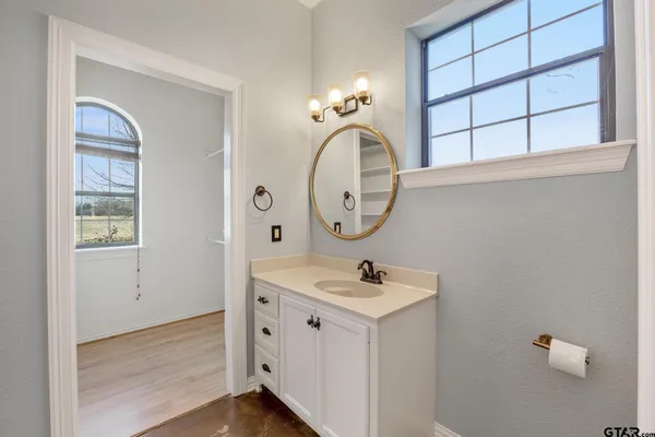 $949,000 | 19275 County Road 3411, Chandler, TX 75758