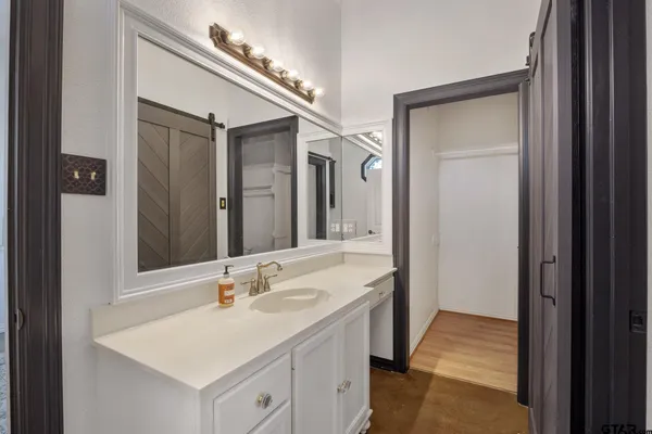 $949,000 | 19275 County Road 3411, Chandler, TX 75758