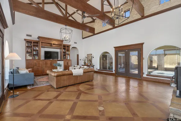 $949,000 | 19275 County Road 3411, Chandler, TX 75758