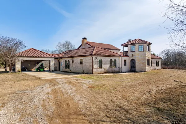 $949,000 | 19275 County Road 3411, Chandler, TX 75758