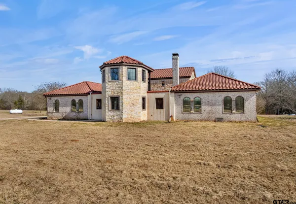 $949,000 | 19275 County Road 3411, Chandler, TX 75758