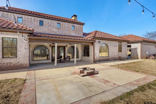 $949,000 | 19275 County Road 3411, Chandler, TX 75758