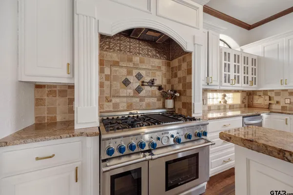 $949,000 | 19275 County Road 3411, Chandler, TX 75758