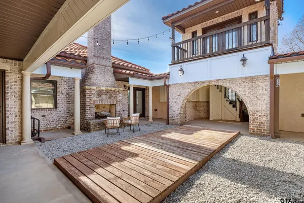 $949,000 | 19275 County Road 3411, Chandler, TX 75758