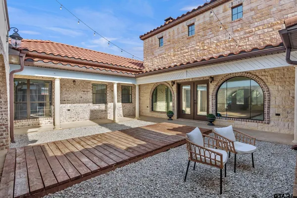 $949,000 | 19275 County Road 3411, Chandler, TX 75758