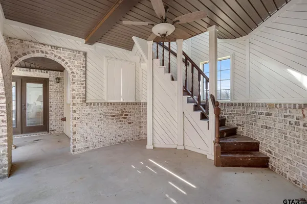 $949,000 | 19275 County Road 3411, Chandler, TX 75758