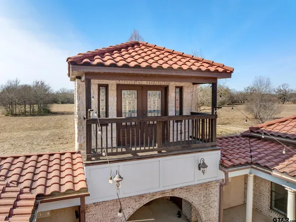 $949,000 | 19275 County Road 3411, Chandler, TX 75758