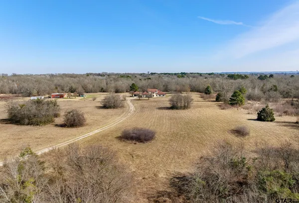 $949,000 | 19275 County Road 3411, Chandler, TX 75758