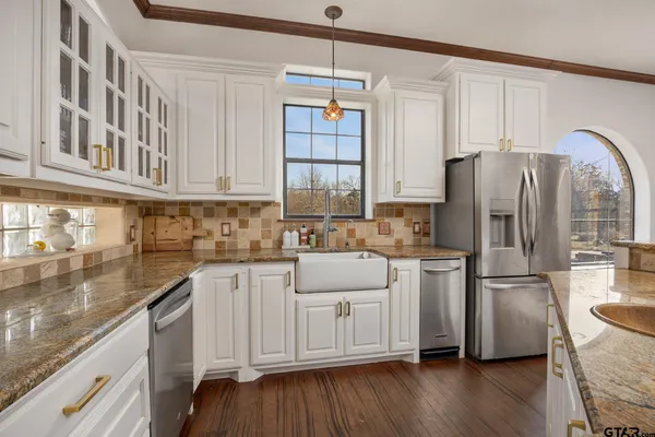 $949,000 | 19275 County Road 3411, Chandler, TX 75758