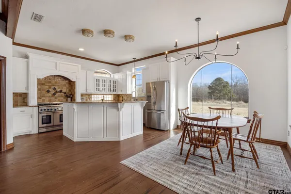$949,000 | 19275 County Road 3411, Chandler, TX 75758