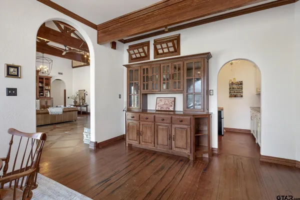 $949,000 | 19275 County Road 3411, Chandler, TX 75758