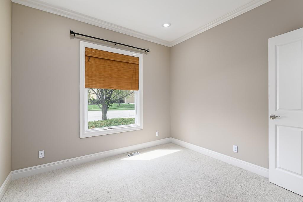 672 Everly Court Lansing, KS 66043 - Photo 14 of 38