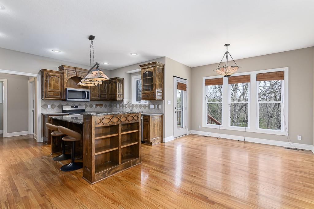 672 Everly Court Lansing, KS 66043 - Photo 3 of 38