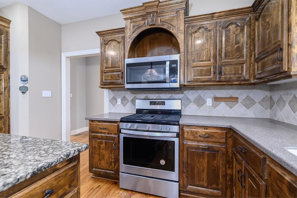 672 Everly Court Lansing, KS 66043 - Photo 6 of 38