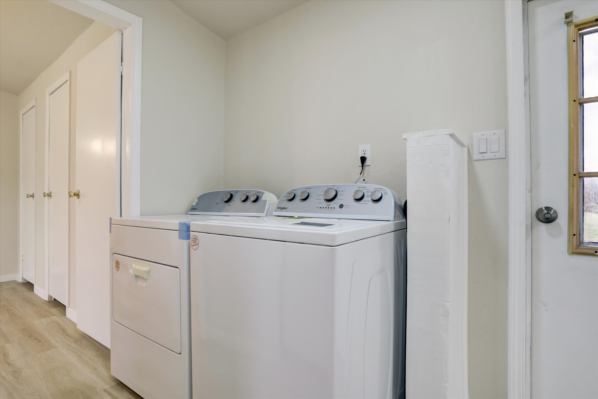 5806 Highway 35 Angleton, TX 77515 - Photo 16 of 35 The utility room offers an all electric washer and dryer.