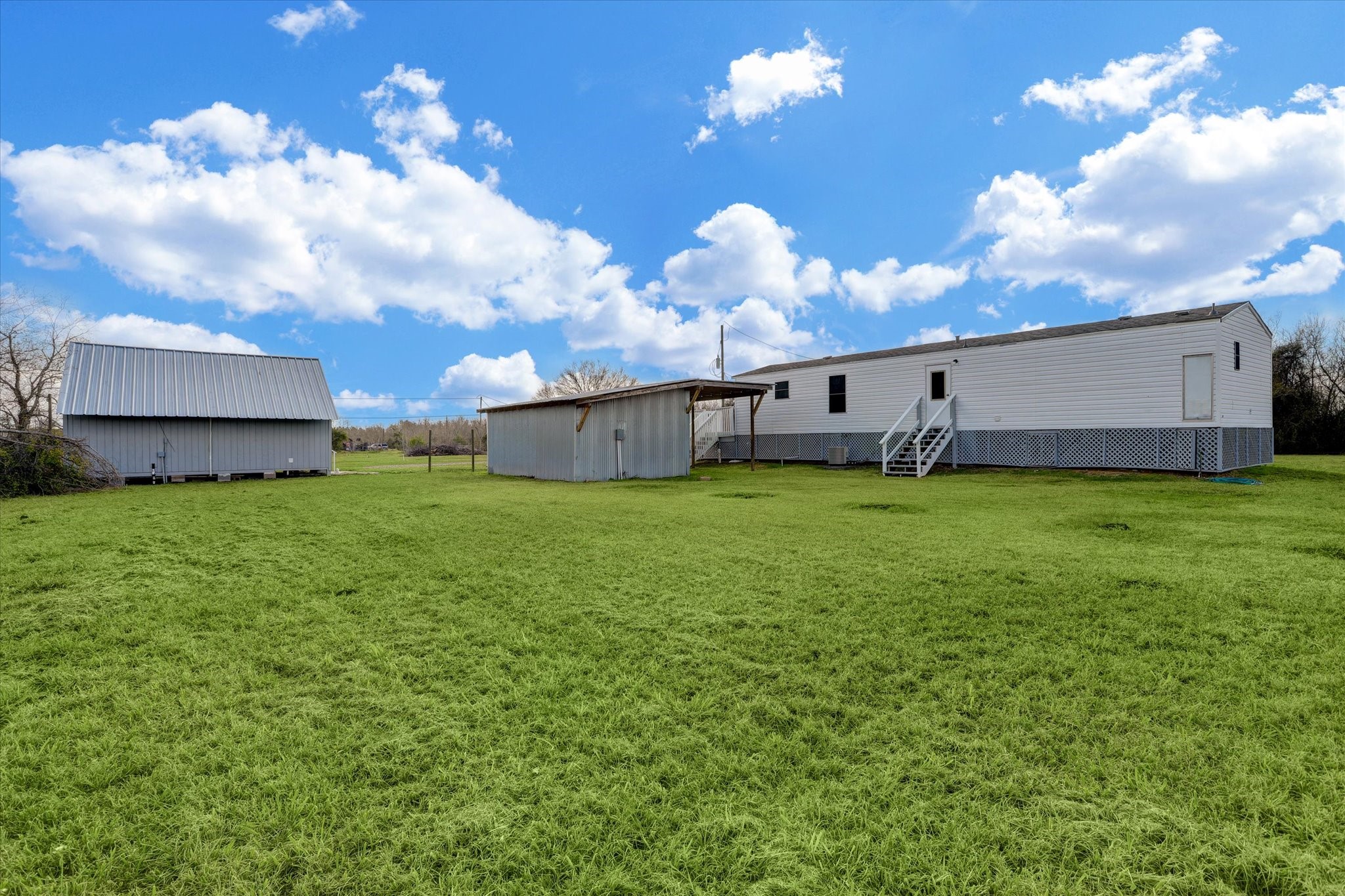 5806 Highway 35 Angleton, TX 77515 - Photo 25 of 35 I view of the backside of the property.