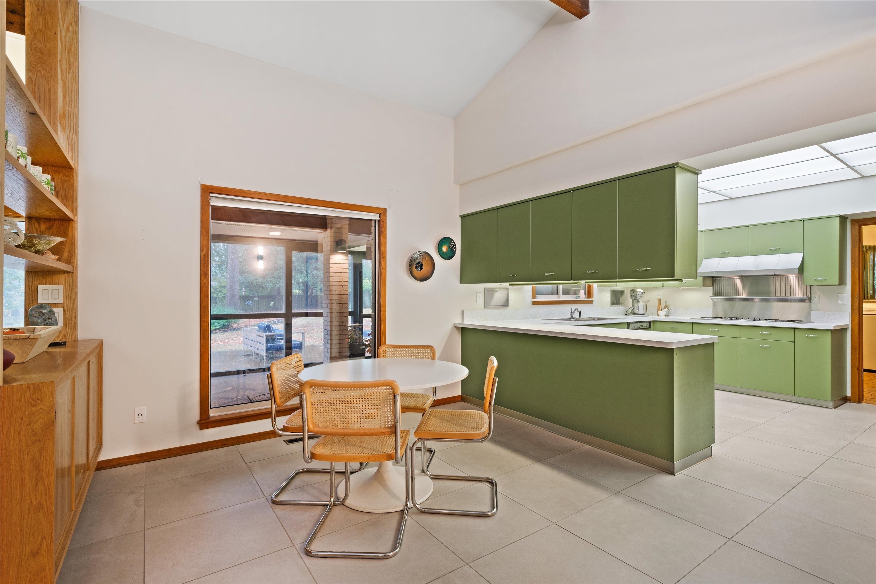 180 South Grove Park Road Memphis, TN 38117 - Photo 11 of 39 a dining room with furniture and a flat screen tv