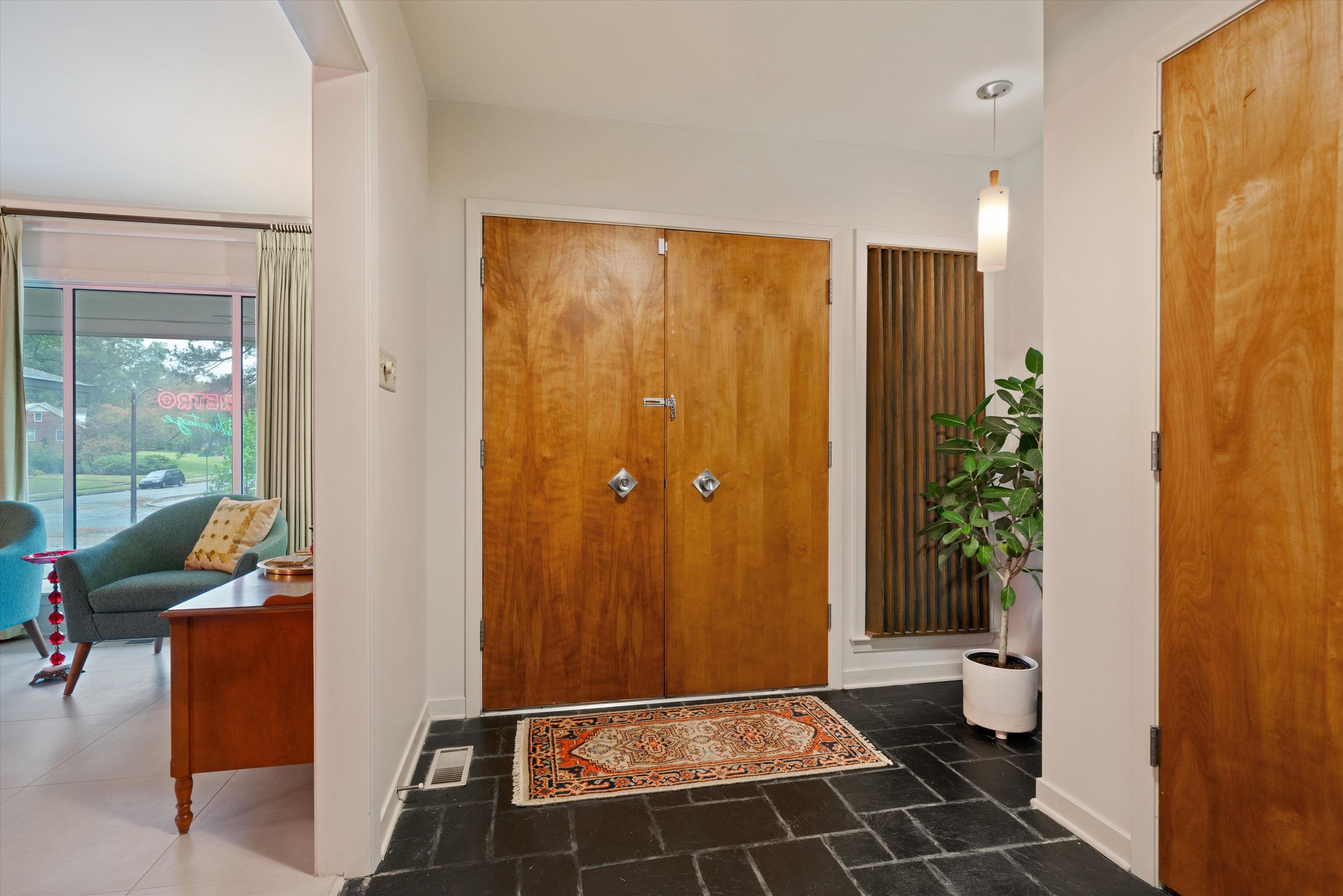 180 South Grove Park Road Memphis, TN 38117 - Photo 12 of 39 a bathroom with a glass door shower