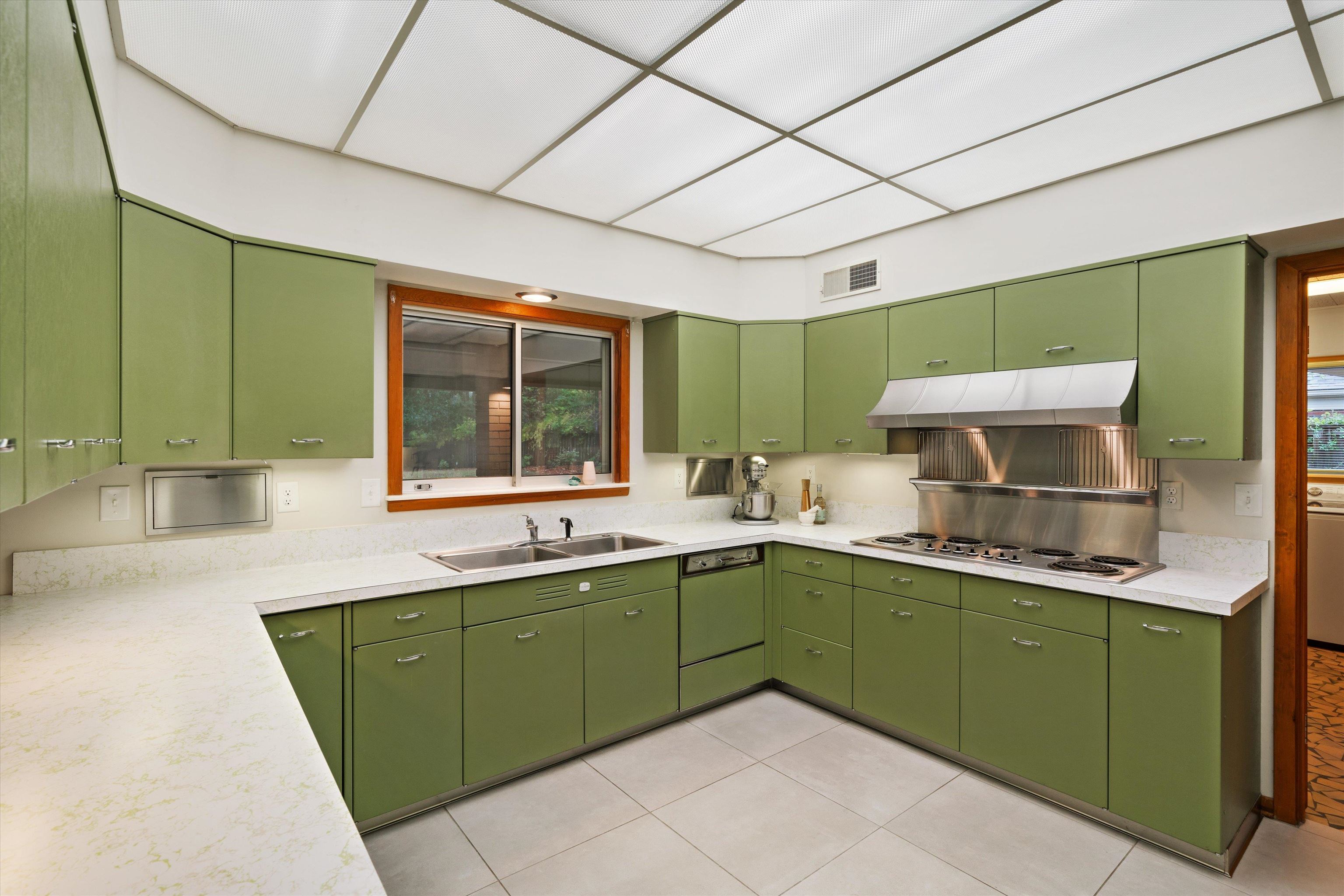 180 South Grove Park Road Memphis, TN 38117 - Photo 17 of 39 a kitchen with a sink and cabinets