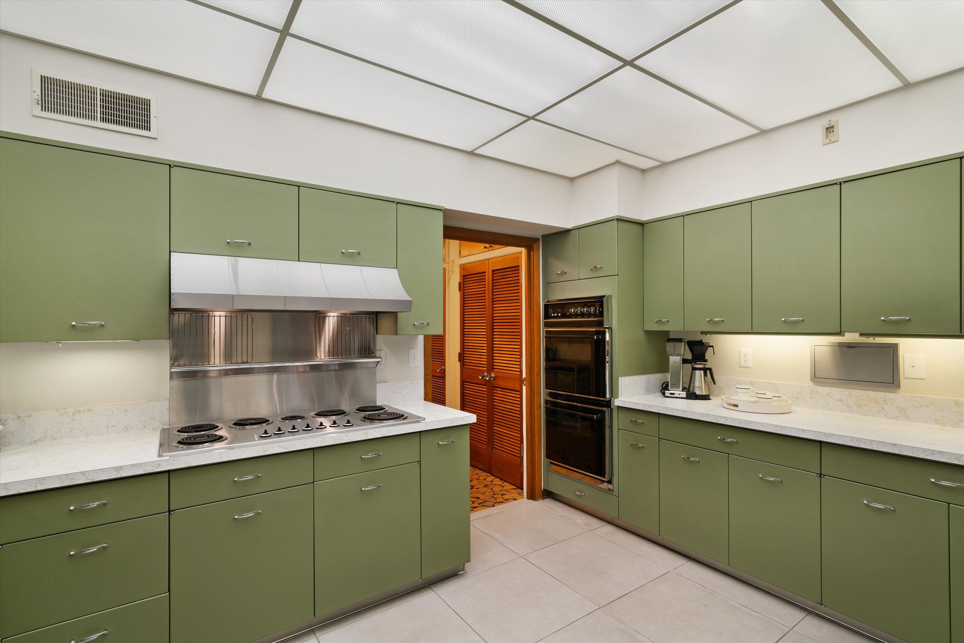 180 South Grove Park Road Memphis, TN 38117 - Photo 18 of 39 a kitchen with stainless steel appliances kitchen island a sink stove and cabinets