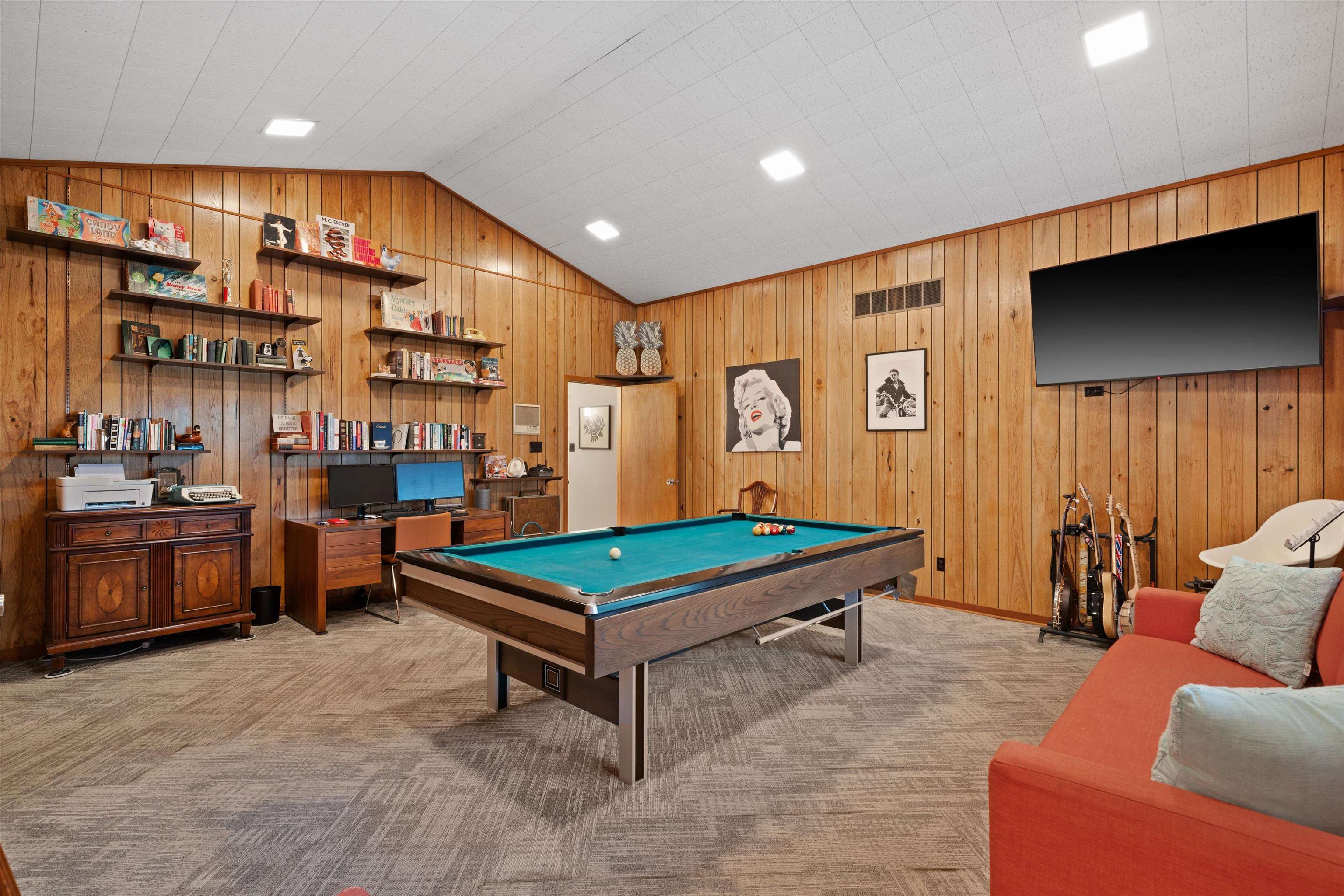 180 South Grove Park Road Memphis, TN 38117 - Photo 19 of 39 a living room with furniture pool table and flat screen tv