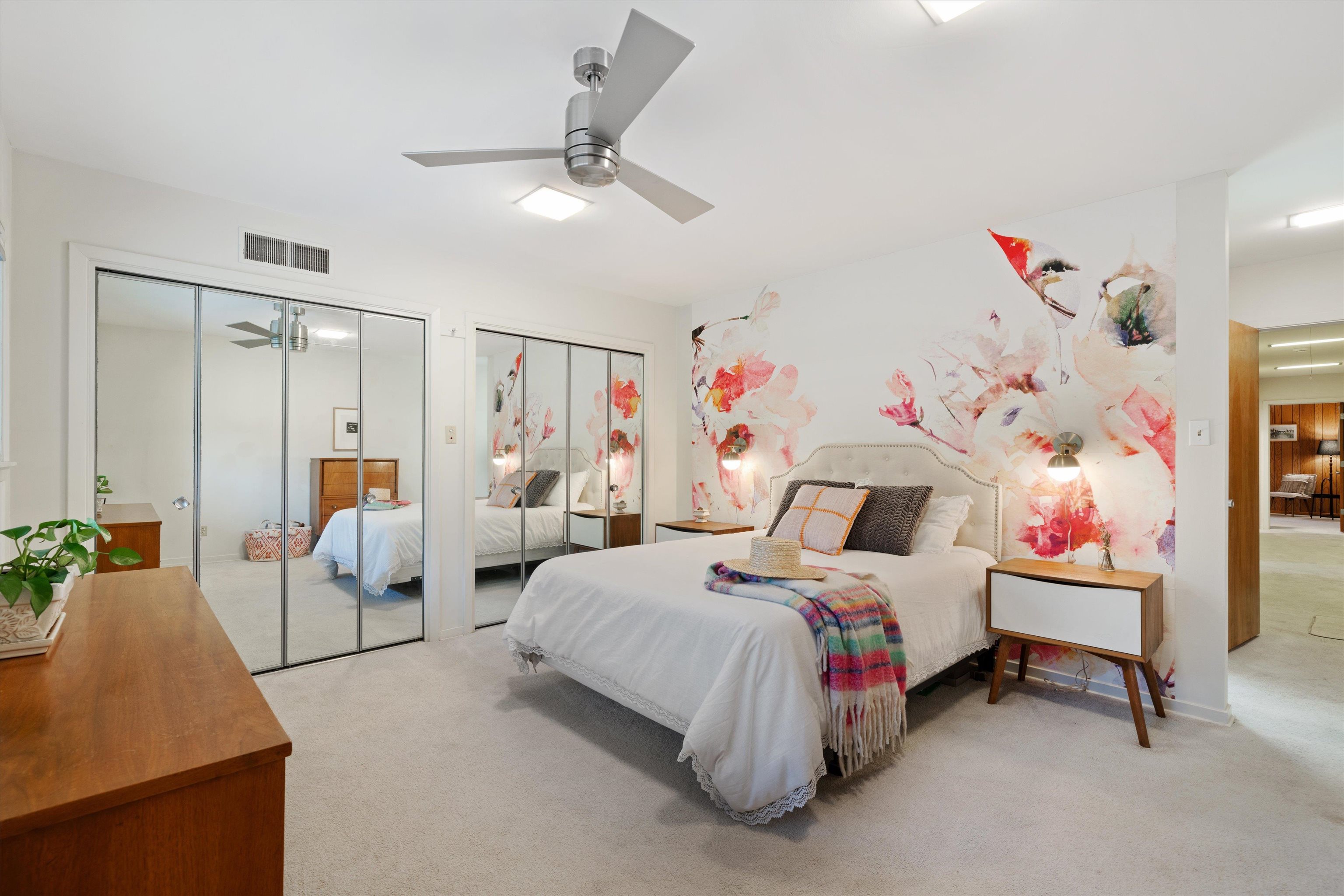 180 South Grove Park Road Memphis, TN 38117 - Photo 22 of 39 a bedroom with a bed and a chandelier
