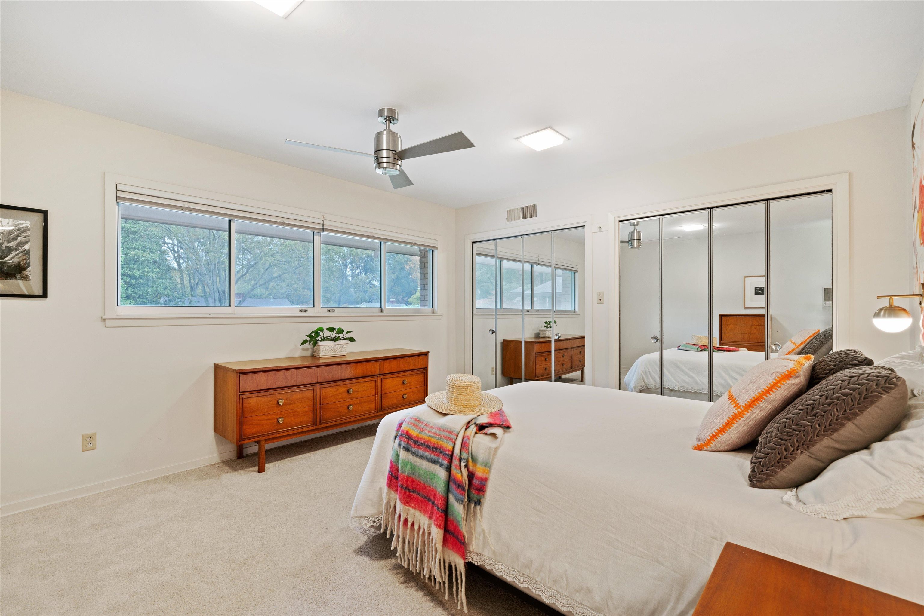 180 South Grove Park Road Memphis, TN 38117 - Photo 23 of 39 a bedroom with bed and window