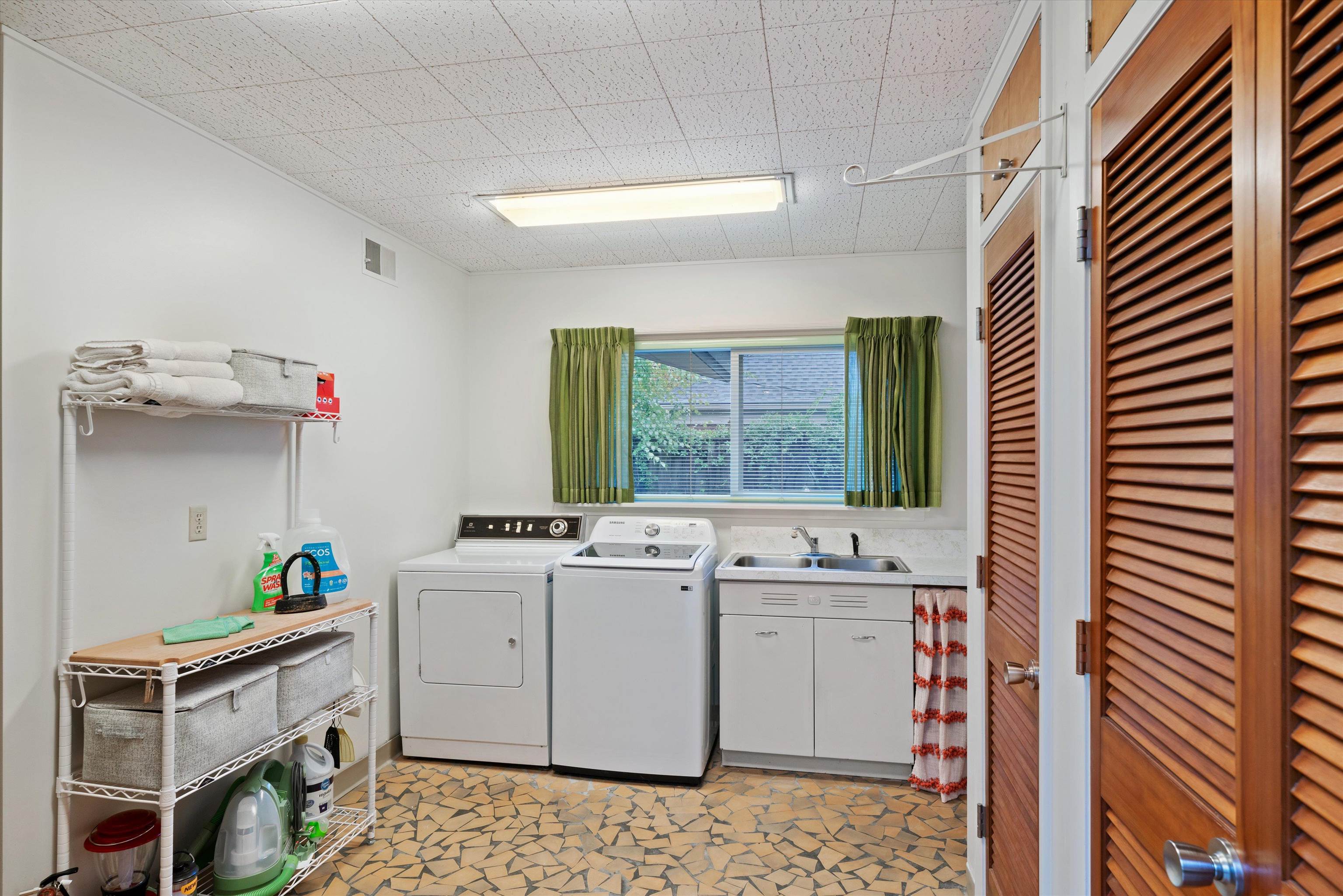 180 South Grove Park Road Memphis, TN 38117 - Photo 29 of 39 a storage room with cabinets washer and dryer