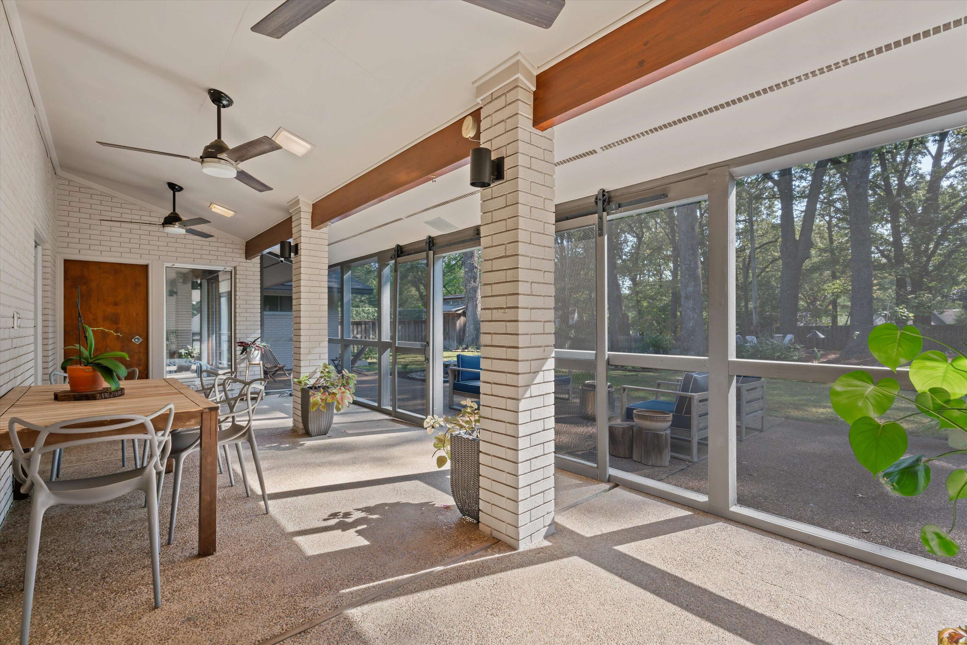 180 South Grove Park Road Memphis, TN 38117 - Photo 30 of 39 a view of a patio with table and chairs