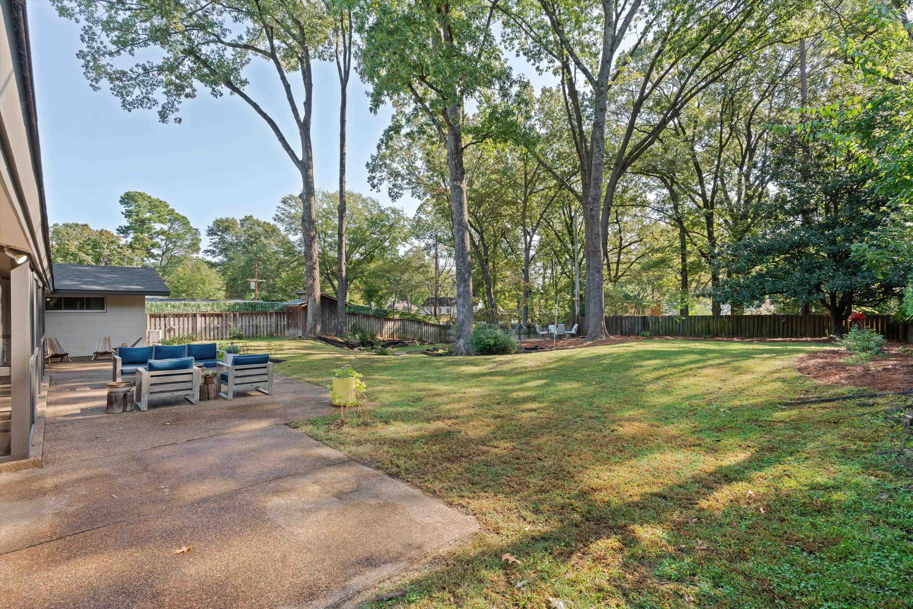 180 South Grove Park Road Memphis, TN 38117 - Photo 31 of 39 a view of a swimming pool with lawn chairs and plants