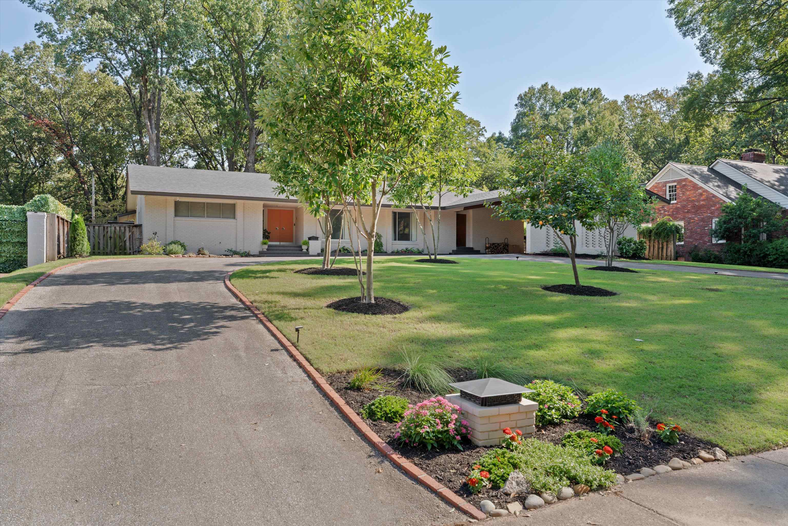180 South Grove Park Road Memphis, TN 38117 - Photo 37 of 39 a house with garden in front of it