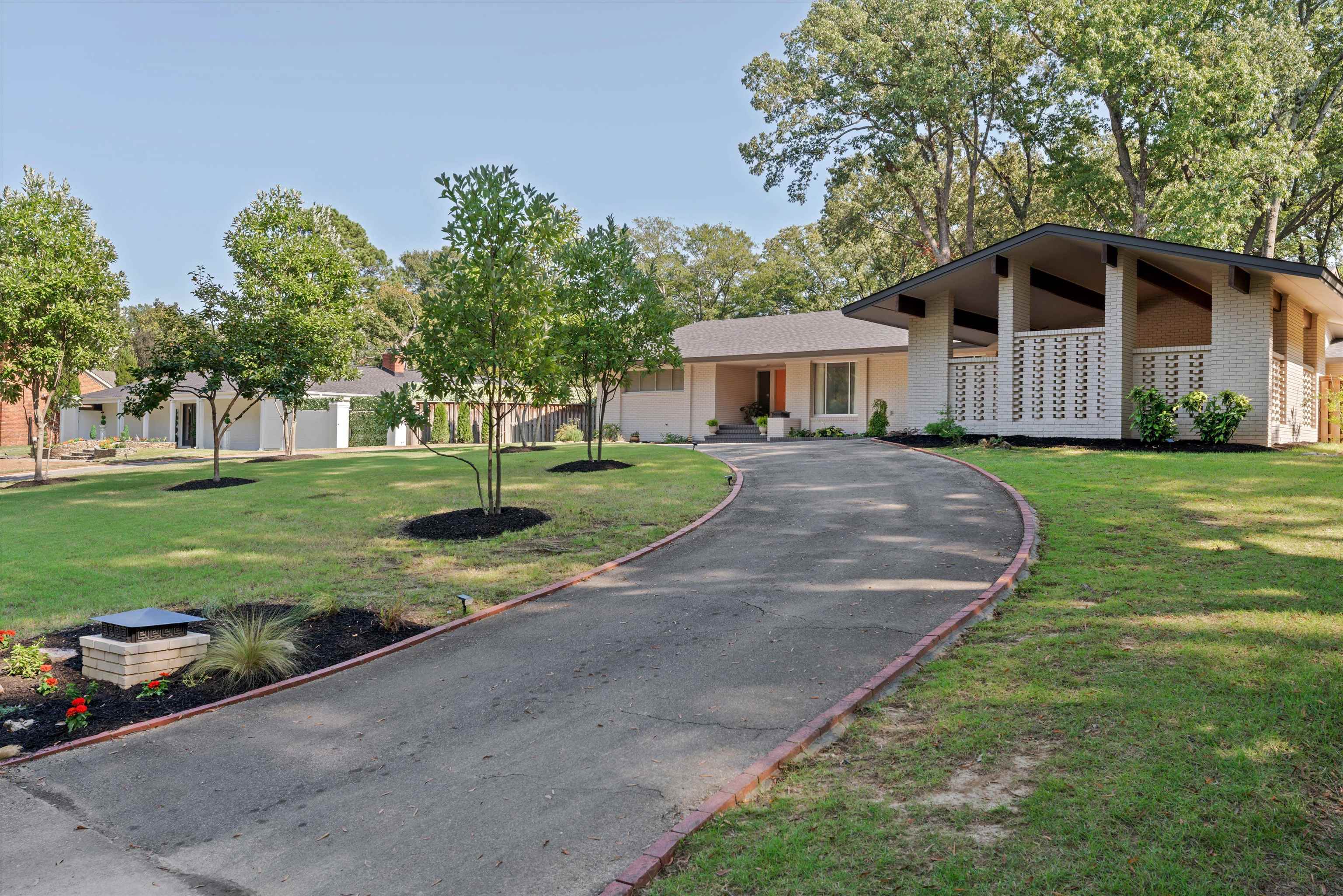 180 South Grove Park Road Memphis, TN 38117 - Photo 38 of 39 a view of a house with backyard and trees