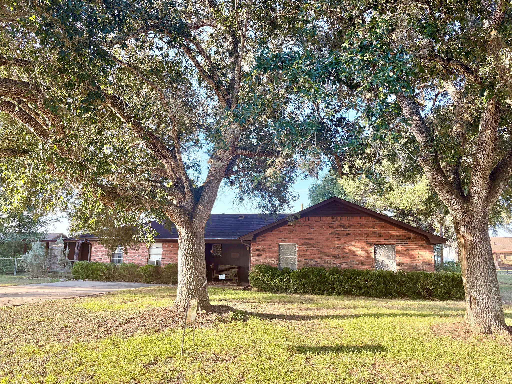 1006 Lee Road Columbus, TX 78934 - Photo 1 of 21 Gallery Image 1