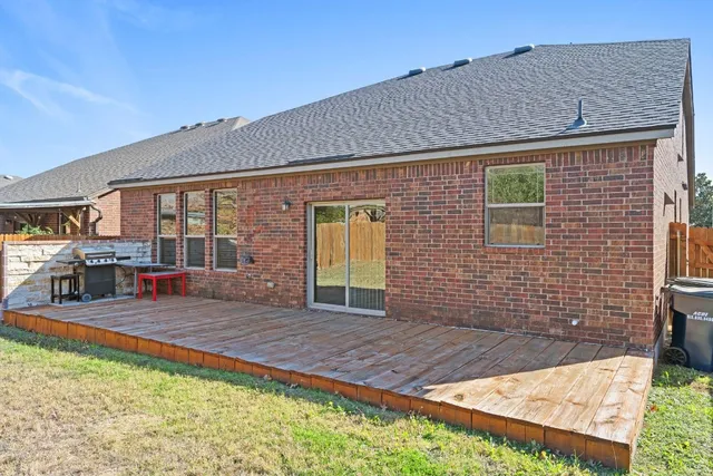 a view of a house with backyard and sitting area