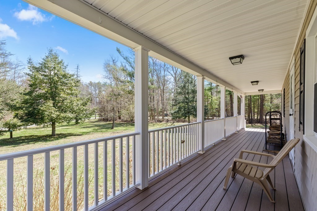 302 Mill Road Fairhaven, MA 02719 - Photo 4 of 33