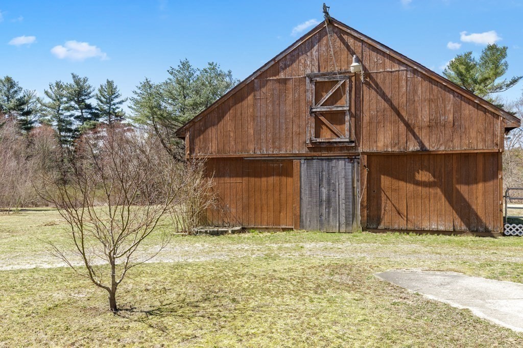 302 Mill Road Fairhaven, MA 02719 - Photo 5 of 33